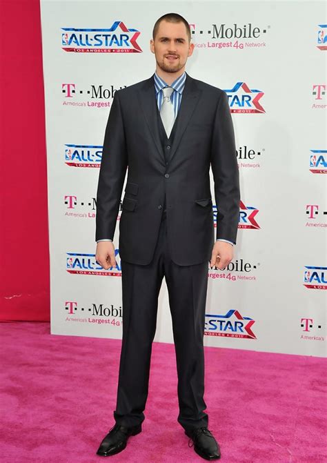 How tall is kevin love