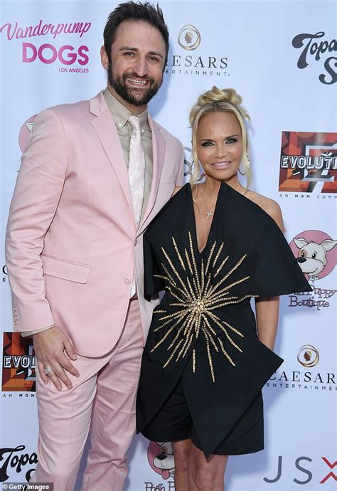 How tall is kristin chenoweth married