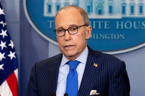 How tall is larry kudlow. BETHESDA, Md. — Larry Kudlow, President Trump's chief economic adviser and a high-profile advocate for his get-tough trade policies, suffered a heart attack and was hospitalized Monday. 