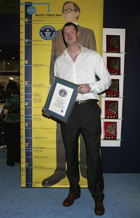 How tall is neil fingleton
