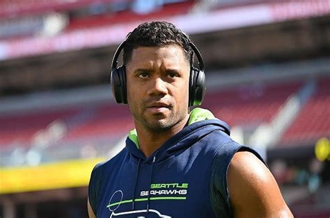 How tall is russell wilson really