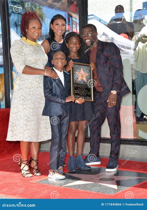 How tall is torrei hart