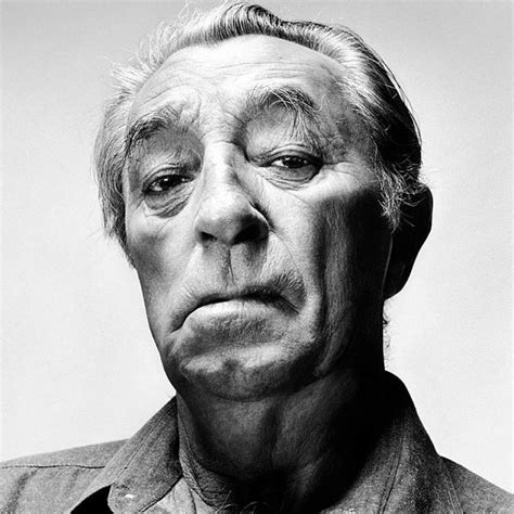 How tall was robert mitchum