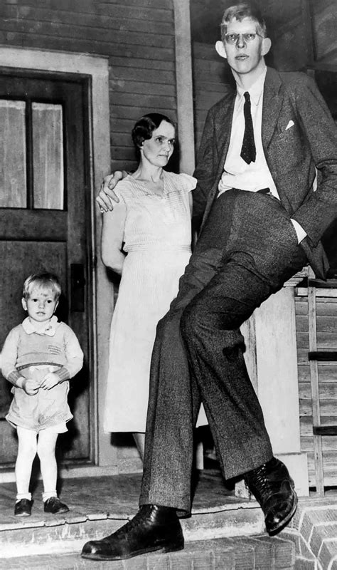 How tall was robert wadlow in feet