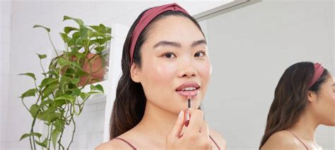 How to Achieve Glossy Lips Rock a Glassy Lip Look - L’Oréal Paris