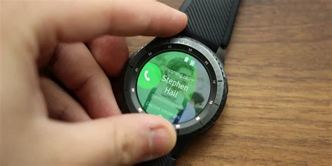 How to Answer a Call on a Samsung Galaxy Watch