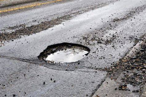 How to Avoid Pothole Damage While Driving in Milwaukee | Expert Tips (2026)