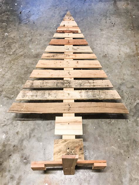 How to Build a DIY Pallet Christmas Tree Building Our Rez