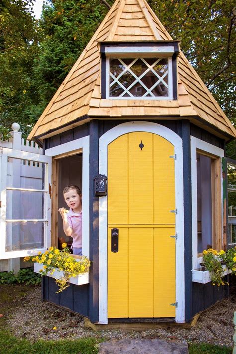 How to Build a Playhouse with Wooden Pallets (StepbyStep Tutorial