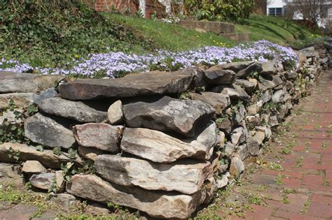 How to Build a Stone Retaining Wall
