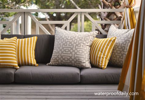 How to Choose Outdoor Fabric for the Patio