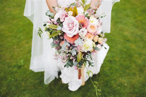 How to Choose Wedding Flowers Weddings