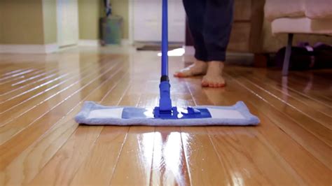 How to Clean Vinyl Floors with a Machine Floor Scrubber?