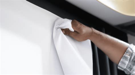 How to Clean a Projector Screen