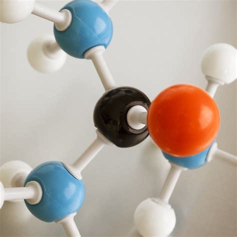 How to Combine Elements to Form Compounds Sciencing