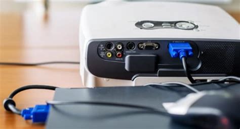 How to Connect a Projector to a Computer