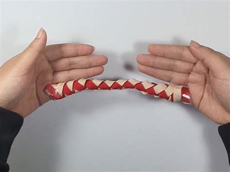 How to Create a Chinese Finger Trap (with Pictures) - wikiHow