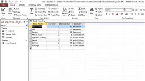 How to Create a Simple Query in Microsoft Access 2000
