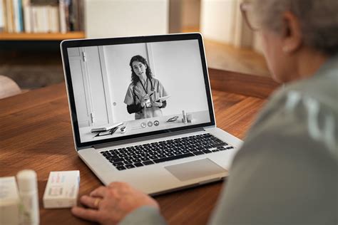 How to Fix a Computer Screen That Turns Black and White