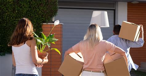 How to Handle Adult Kids Moving Back Home: Financial Tips & Boundaries (2025)