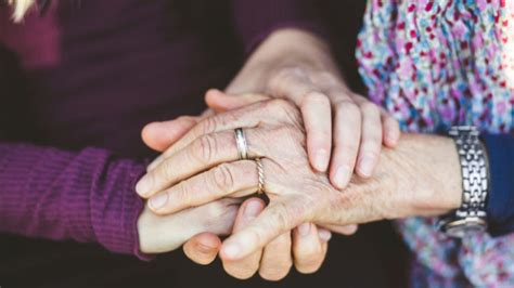 How to Help an Elderly Parent Deal With the Death of a Spouse