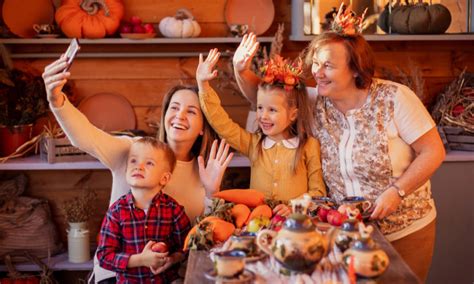 How to Host a Virtual Thanksgiving During the Pandemic