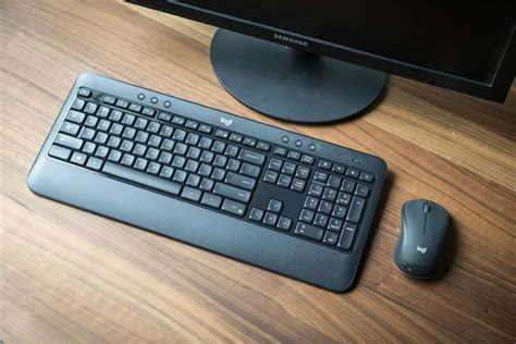 How to Install a Wireless Keyboard and Mouse