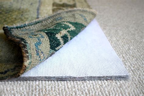 How to Keep Area Rug From Bunching up on Carpet (3 Easy …