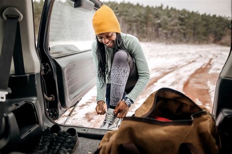 How to Keep Your Feet Warm on a Cold Weather Walk