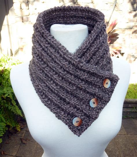 How to Knit a Chunky Cowl Scarf - Crafts & DIY Envato Tuts+