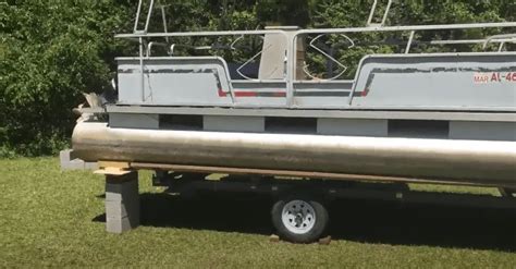 How to Lift Your Pontoon Boat Off the Trailer Bunks (4 …