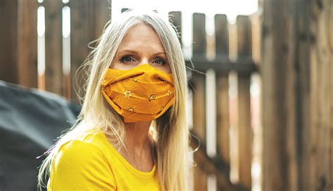 How to Look Your Best While Wearing a Face Mask