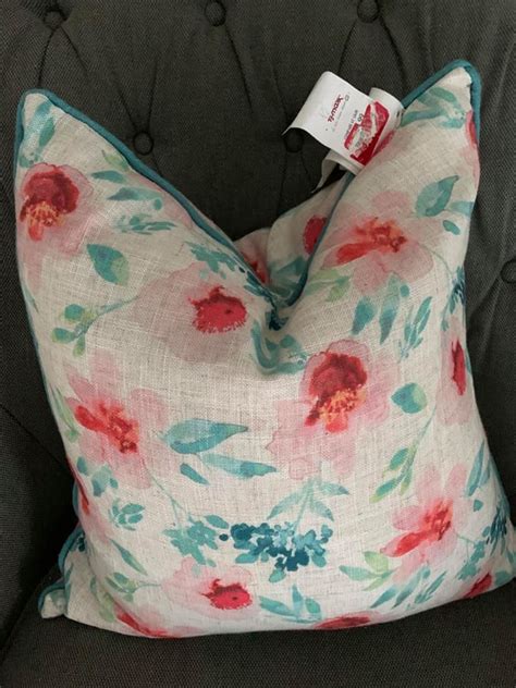 How to Make Designer Pillows for Much Less Savvy Apron