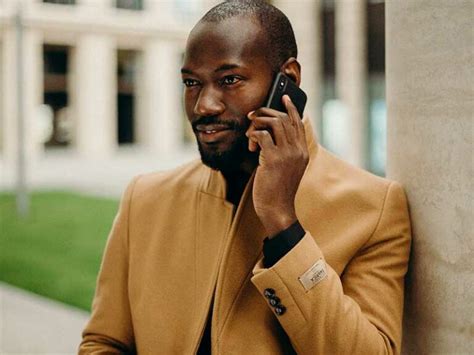 How to Make International Calls While Traveling