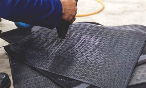 How to Make Rubber Floor Mats Shine - Fast Car Help