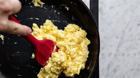 How to Make Scrambled Eggs Inside the Shell: 8 Steps