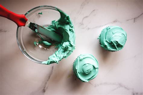 How to Make Turquoise Food Coloring eHow