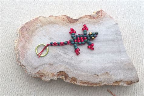 How to Make a Beaded Gecko Lizard Keychain