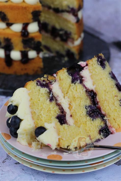 How to Make a Beautiful Lemon Cake with Blueberry Filling