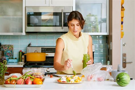 How to Make a Salad Mindfully