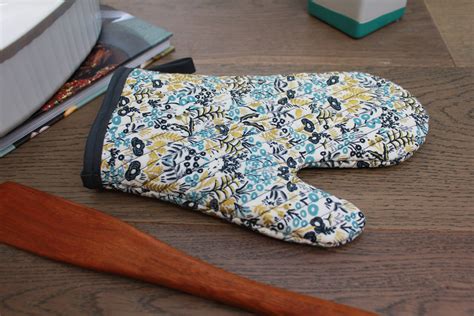 How to Make an Oven Mitt With This Easy Sewing Tutorial