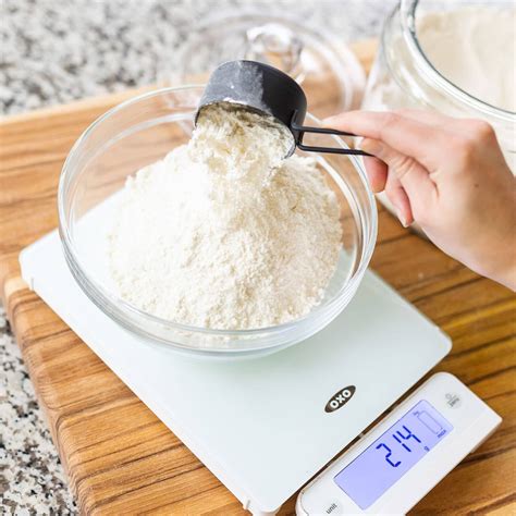 How to Measure Flour - Handle the Heat