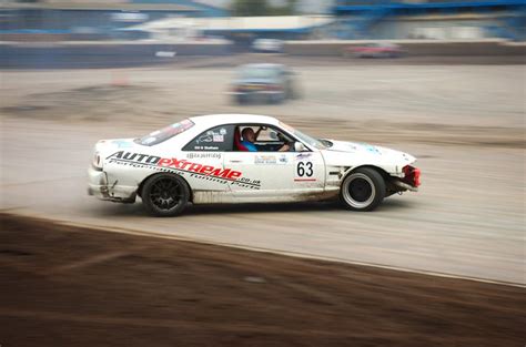 How to Photograph Drift Racing: 7 Steps (with Pictures)