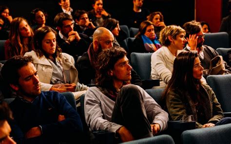 How to Read the Room Presence Impact