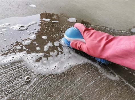 How to Remove Oil Stains from Concrete - ConcreteNetwork.com