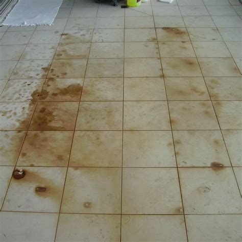 How to Remove Rust Stains From Porcelain Tiles