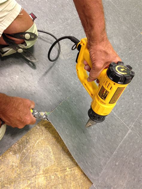 How to Remove Vinyl Flooring
