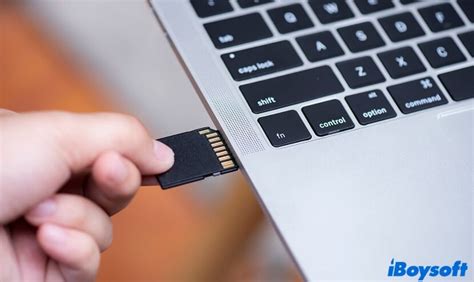 How to Remove an SD Card from a MacBook