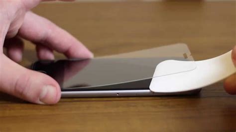 How to Remove or Replace a Phone s Glass Screen Protector