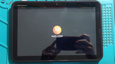 How to Reset a Frozen Motorola Xoom Tablet